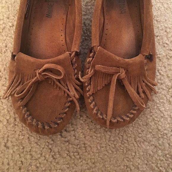 Minnetonka Kilty Suede Moccasins Dark Brown - Picture 2 of 5